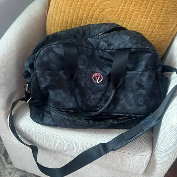 Ivivva (Lululemon teen) brand gym bag - Picture 1 of 4